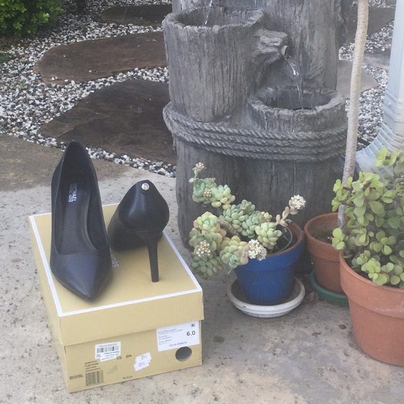 MICHAEL Michael Kors Shoes - Michael Michael Kors black Dorothy Flex Pump Size 6
